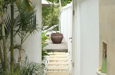 Bathroom to the pool pathway